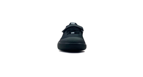 Velaasa Stones: Throwing Shoe in Black